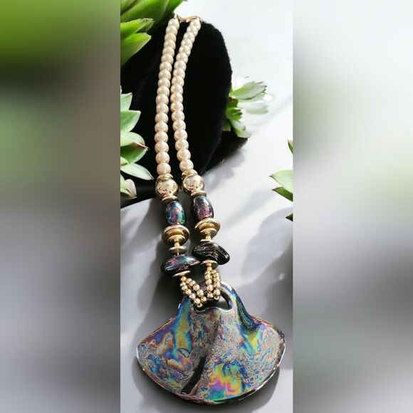 Vintage Faux Pearl Gold Tone  Iridescent Beads and Pendant Statement Necklace - Picture 1 of 6